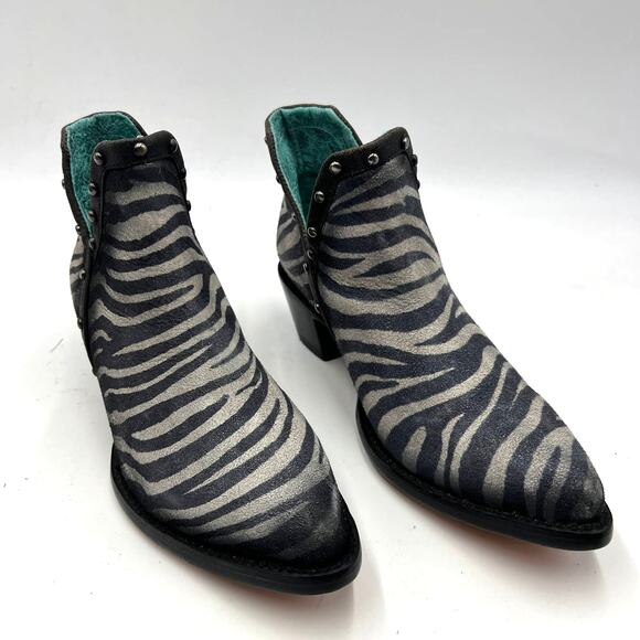 Corral Women’s White & Black Zebra Print Studs J Toe Ankle Boot Size 7.5 M - Picture 2 of 9